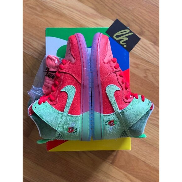 Sz 10 Nike SB Dunk High "Strawberry Cough" - Picture 7 of 7